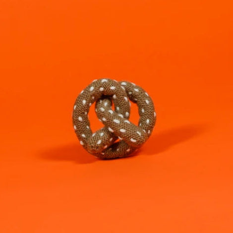 Jouet bretzel crocheté - Ware of the dog
